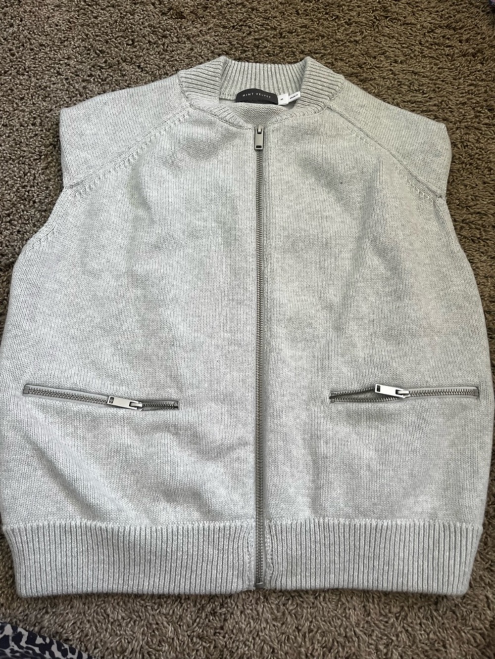 Women’s  Light Gray Zip-Up Sweater Vest with Front Zipper Pockets